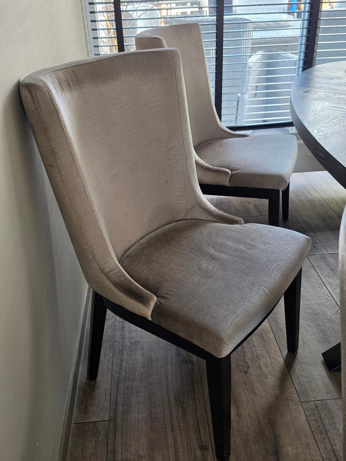 Stijlvolle velvet taupe eetkamerstoel, Ophalen, Hout, Gebruikt, Overige kleuren