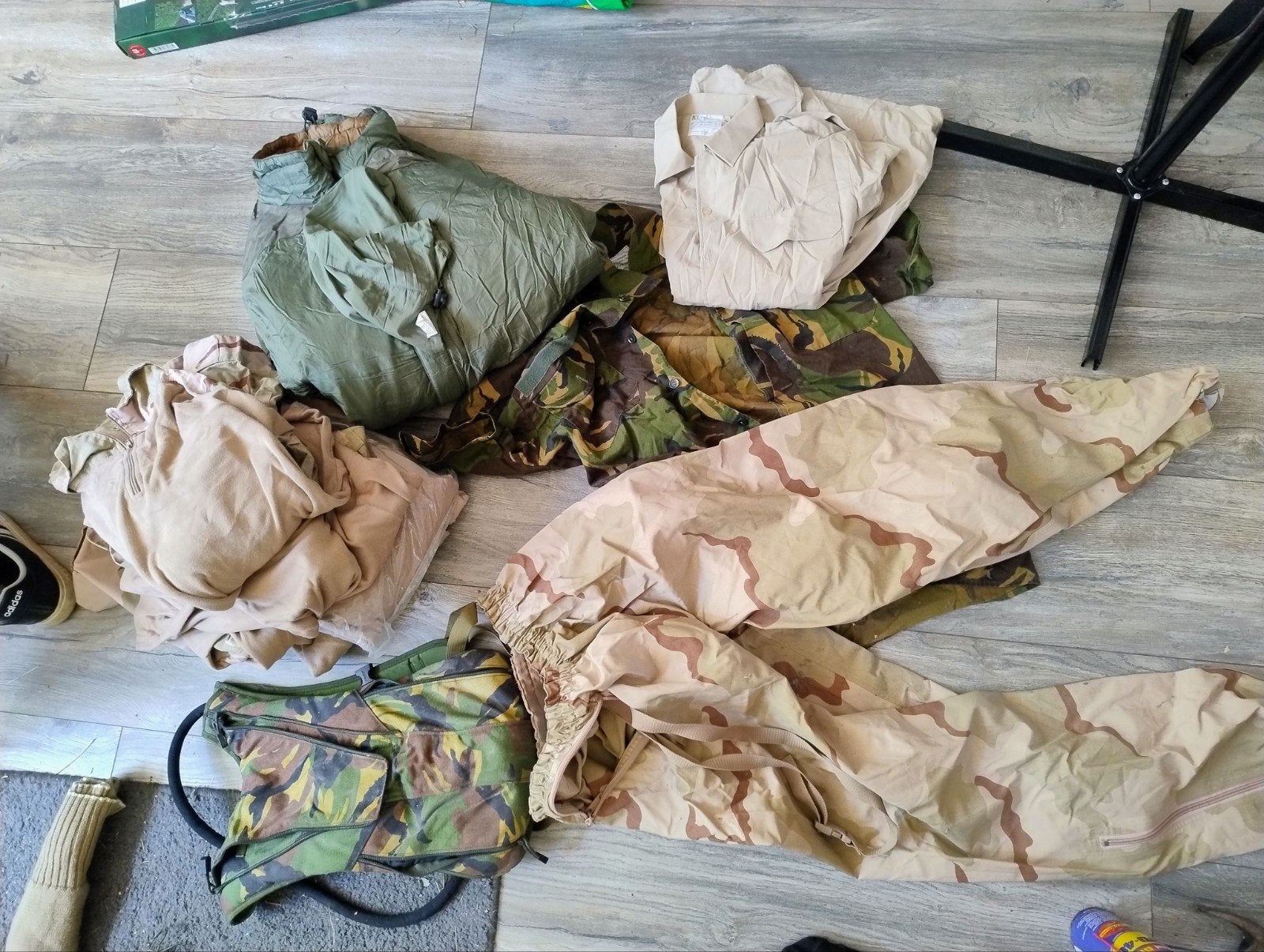pakket legerkleding, Ophalen