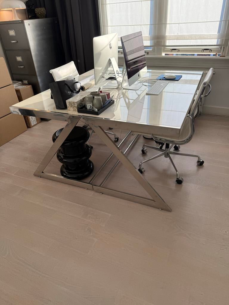 Modern wit bureau met chromen onderstel,2 stuks, Ophalen, Metaal, Zo goed als nieuw, Overige merken