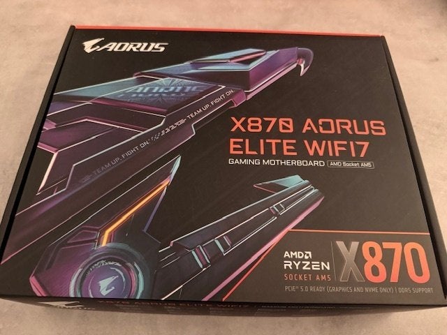 Gigabyte X870 Aorus Elite Wifi 7/AMD R9 - 7950X3D processor, Ophalen of Verzenden, Zo goed als nieuw, ATX, DDR5