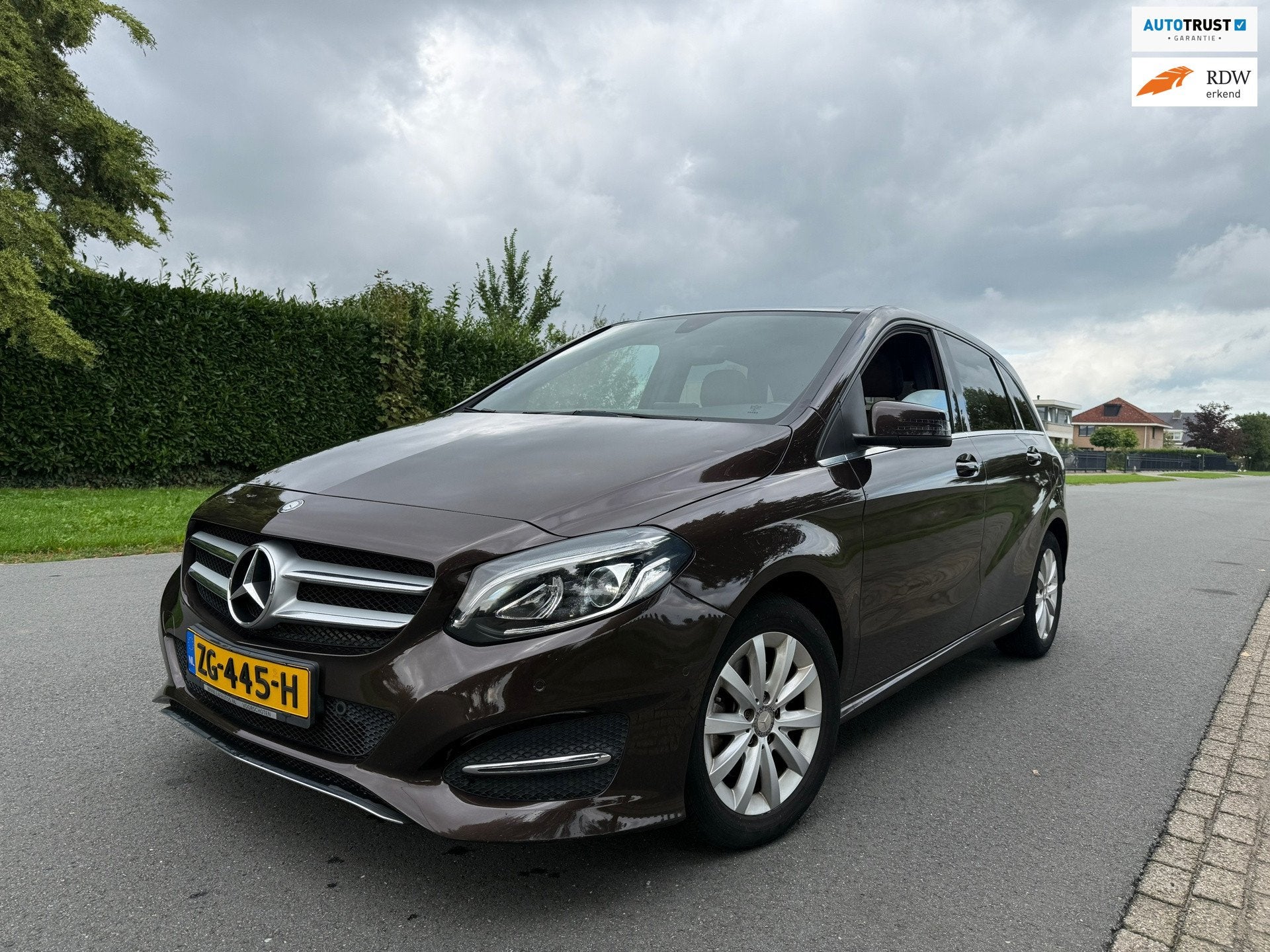 Mercedes-Benz B-klasse 180 Prestige PANO/LEER/NAVI/APK 9-202, Gebruikt, 4 cilinders, Bruin, 122 pk