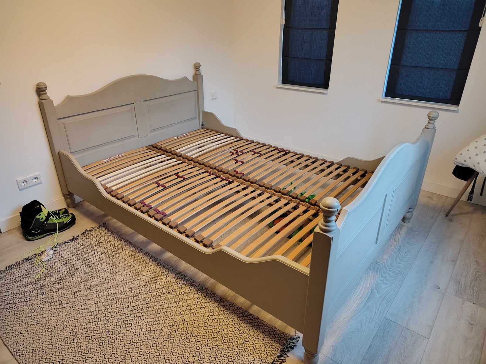 Tweepersoonsbed met lattenbodems - Hout, Huis en Inrichting, Ophalen, Gebruikt, Tweepersoons, 140 cm
