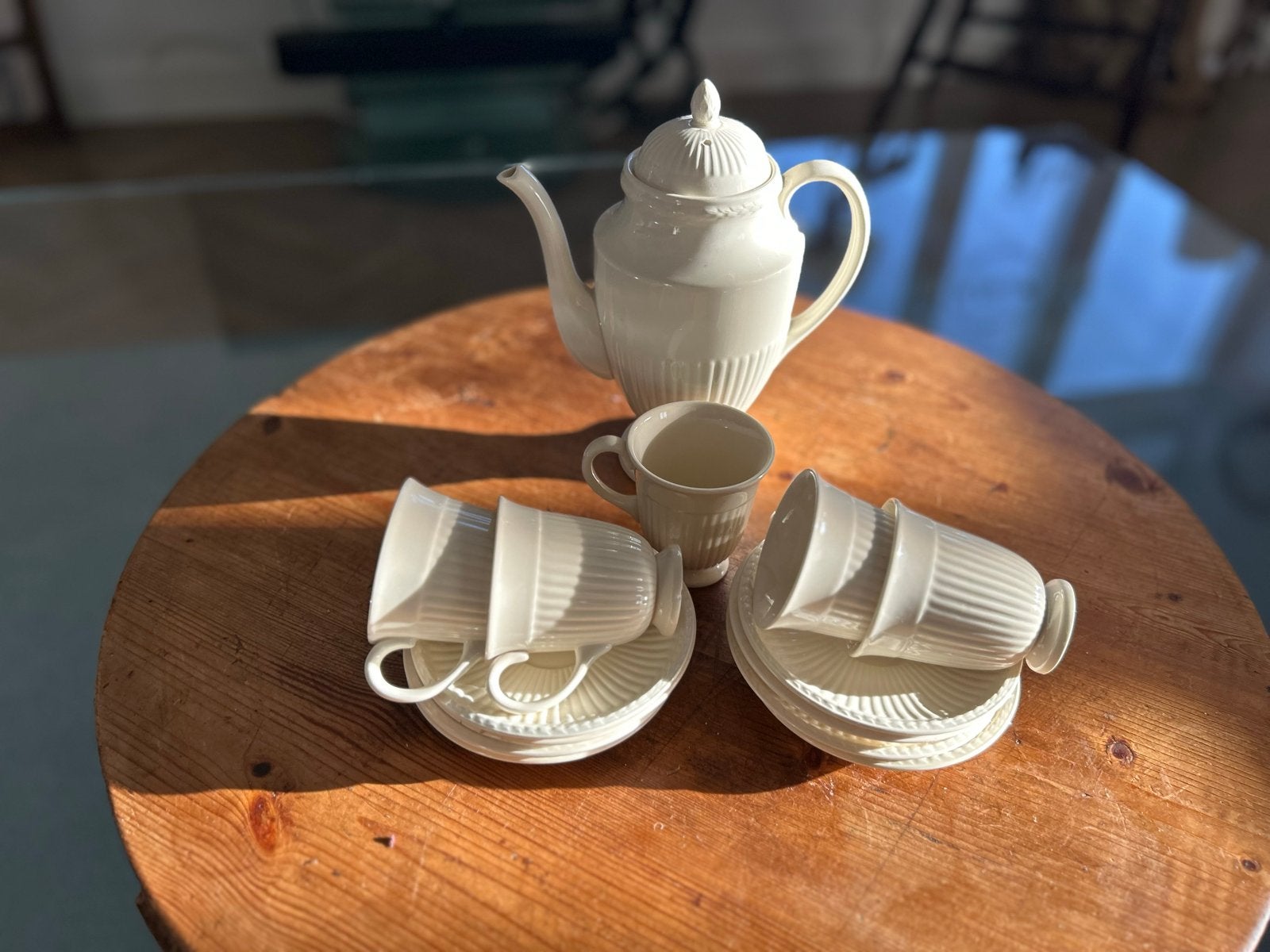Wedgwood koffiepot met 5 kopjes en schotels, Ophalen, Gebruikt, Klassiek, Kop(pen) en/of Schotel(s)