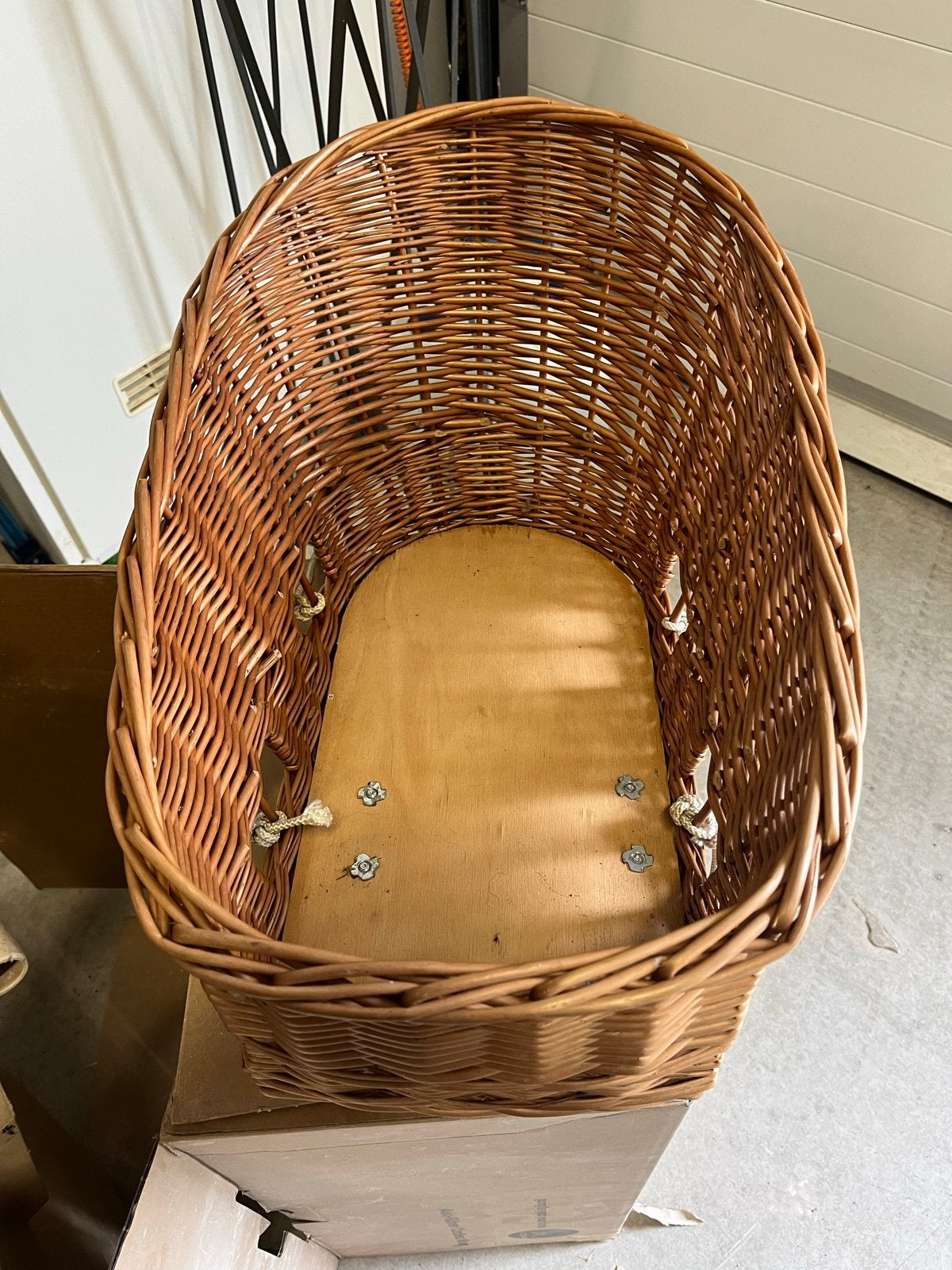 Mooie rieten fietsmand voor honden/katten, Ophalen of Verzenden, Gebruikt