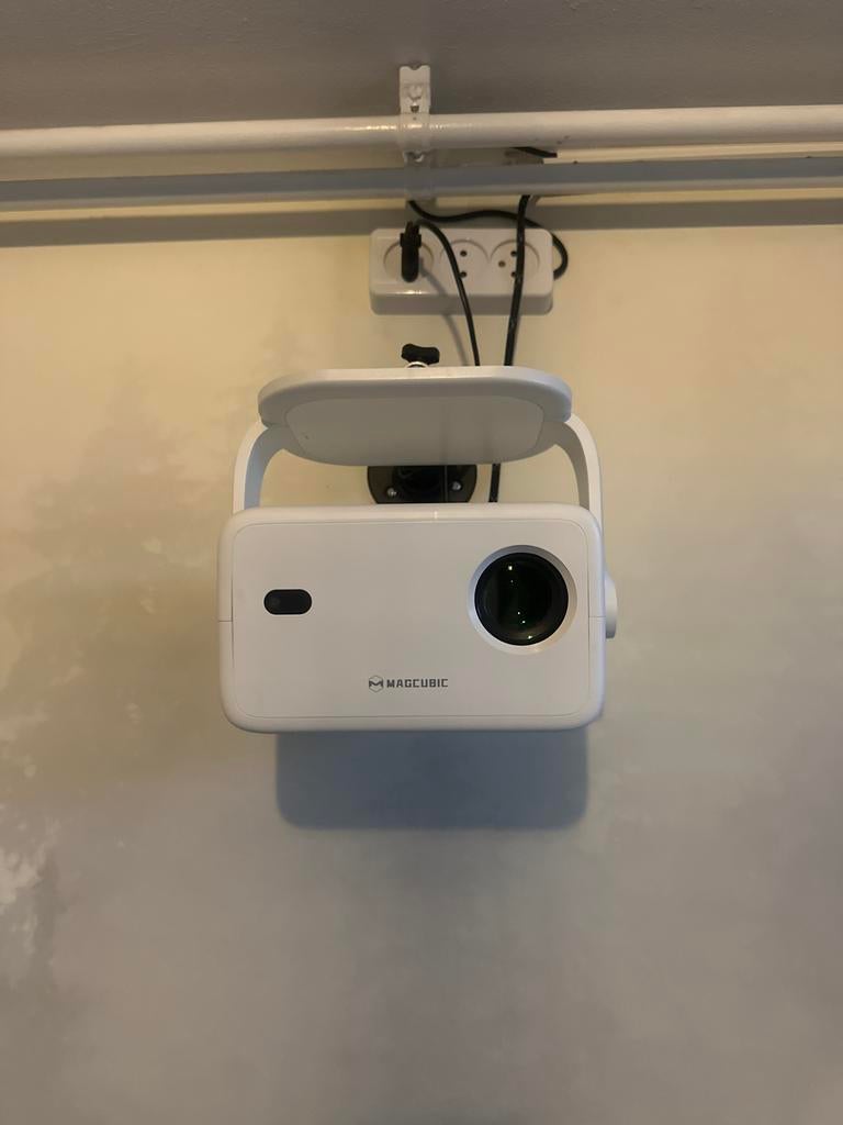 MAGCUBIC Beamer - Compacte en veelzijdige projector, Audio, Tv en Foto, Beamers, Ophalen of Verzenden, Zo goed als nieuw, LED