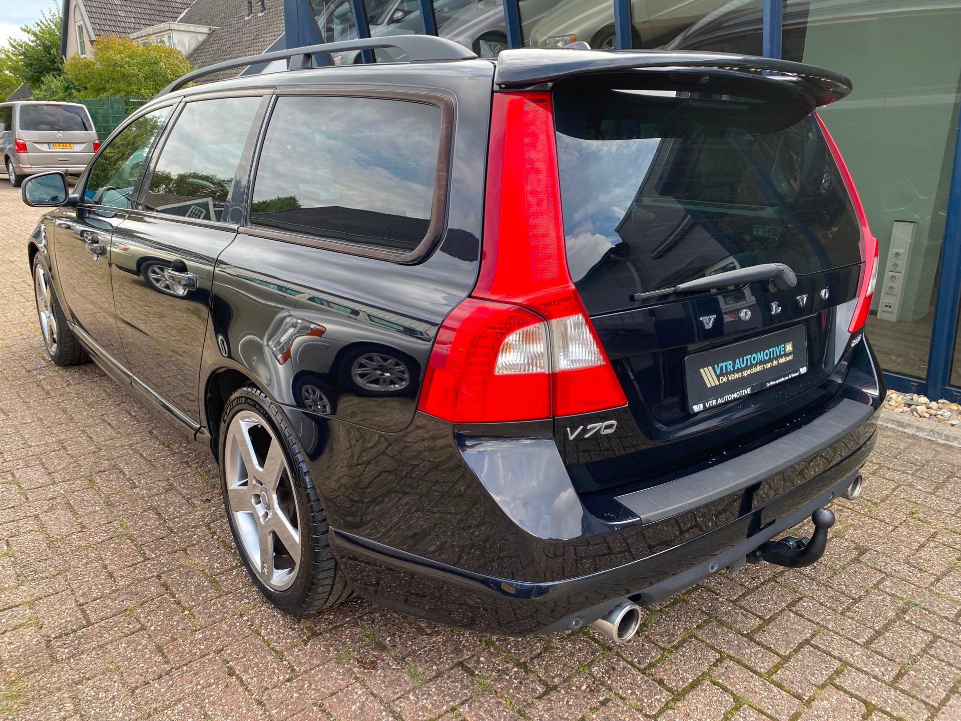 Volvo V70 2.5FT R-Design 230PK AUTOMAAT LEER / XENON / TREKH, Auto's, Volvo, Gebruikt, Zwart, Automatische klimaatregeling, Onderhoudsboekje