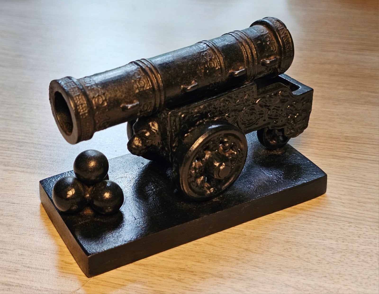 1977 Cast Iron Model of 'The Tzar' Cannon of Moscow, Antiek en Kunst, Antiek | Kantoor en Zakelijk, Ophalen of Verzenden