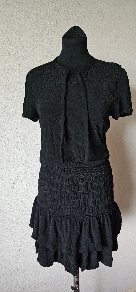 Maje Zwart Jurkje met Ruches en Smockdetails maat m, Maat 38/40 (M), Zwart, Ophalen of Verzenden, Maje