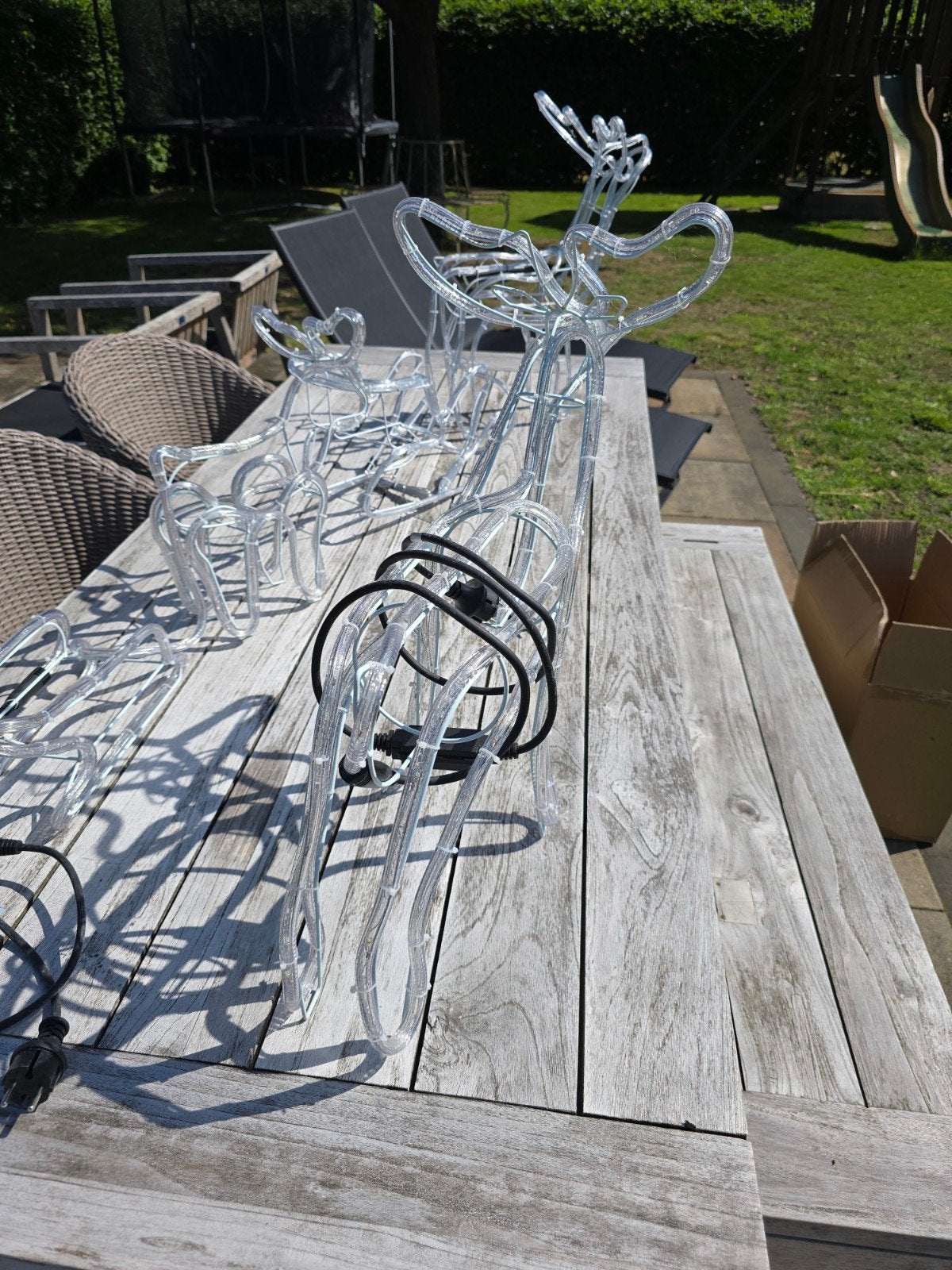 Te koop:

2 keer LED Rendier met slee
1 keer LED Rend, Diversen, Ophalen