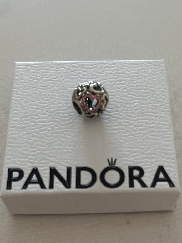 Pandora Falling in Love bedel met roze hartjes, Pandora, Ophalen of Verzenden, Zo goed als nieuw, 1 bedel