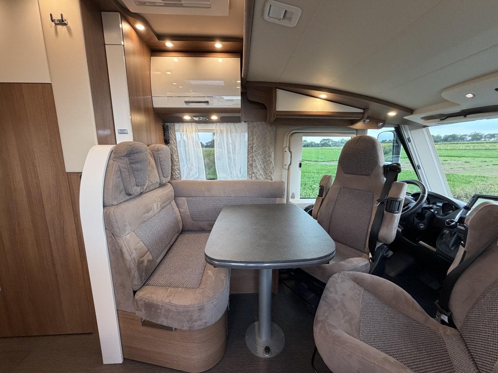 Carthago C-Compactline 141 LE, ALKO chassis, Light weight,, Caravans en Kamperen, Koelkast, Ringverwarming, Fiat, 6 tot 7 meter