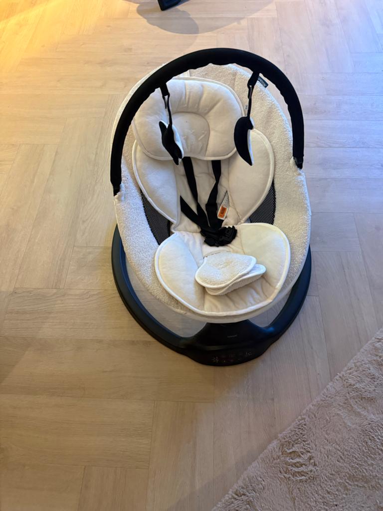 Luvion Baby Stoel met Automatisch Wieg-systeem, Ophalen, Zo goed als nieuw, Overige typen, Gordel(s)