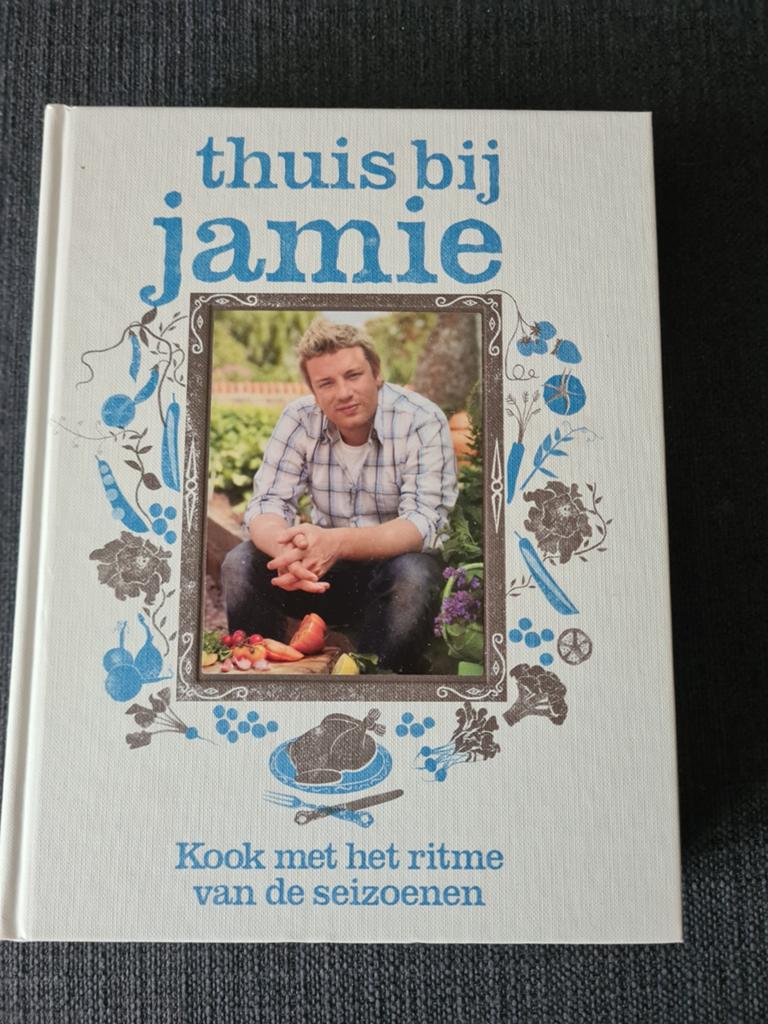 Thuis bij Jamie - Kookboek Jamie Oliver, Boeken, Kookboeken, Hoofdgerechten, Ophalen of Verzenden, Zo goed als nieuw, Jamie Oliver