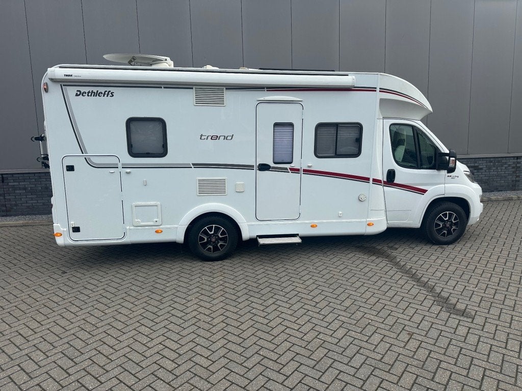 Dethleffs OVERIGE TREND T 6767 TVschotel+zonnepaneel fietsen, Auto's, Voorwielaandrijving, Gebruikt, Euro 6, 4 stoelen