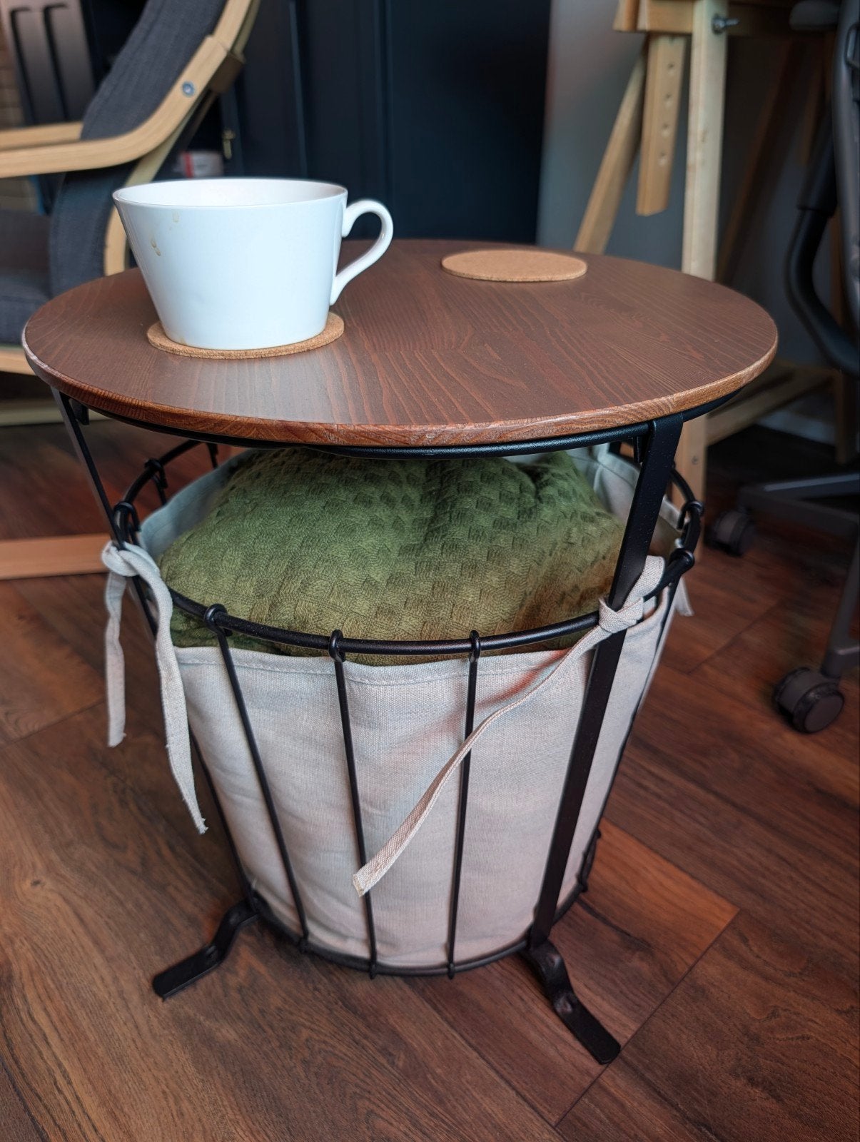 Fantastische bijzettafel met opbergruimte, Huis en Inrichting, Tafels | Bijzettafels, Minder dan 55 cm, Metaal of Aluminium, Rond