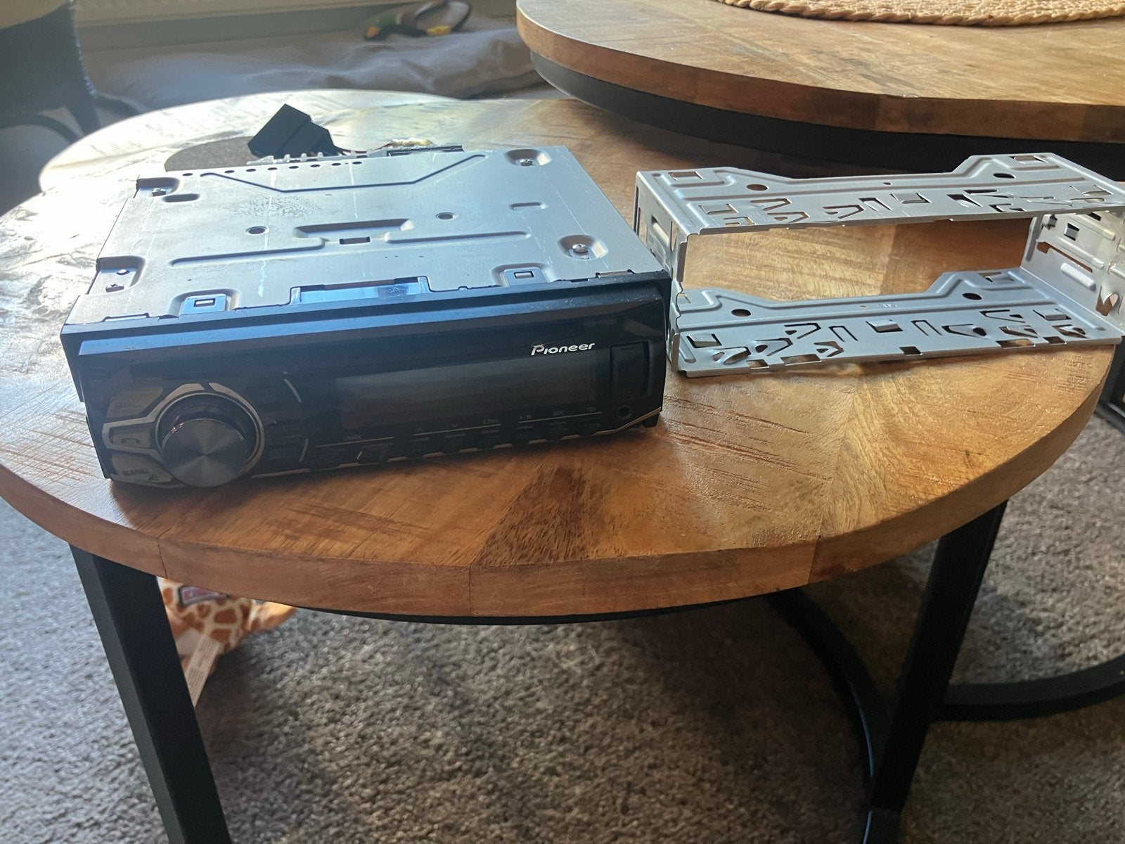 Pioneer 4600bt Autoradio met bekabeling en kooi, Auto diversen, Ophalen of Verzenden, Gebruikt