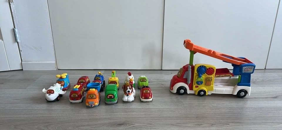 Toet Toet ambulance, garage en losse auto’s, Ophalen, Zo goed als nieuw, 2 tot 4 jaar