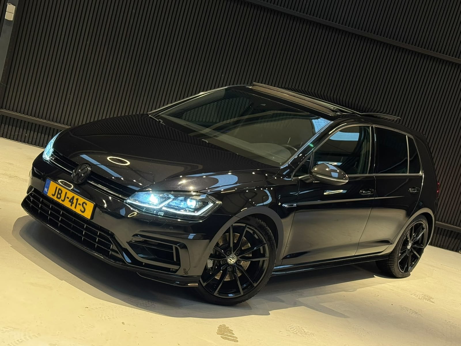 Volkswagen GOLF 2.0 TSI 4Motion R AKRA|Pano|Carbon, Automaat, Gebruikt, Euro 6, 4 cilinders