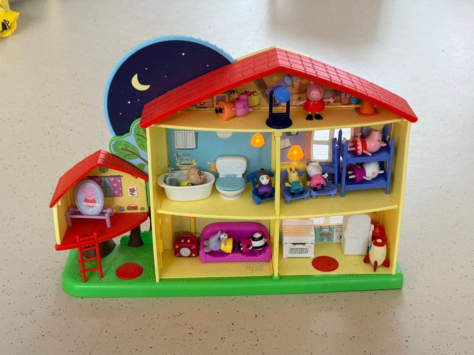 Peppa Pig set and more, Ophalen of Verzenden, Zo goed als nieuw, Poppenhuis