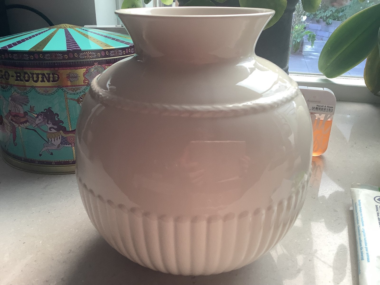 Prachtige grote bolvaas WEDGWOOD EDME van 30 cm., Huis en Inrichting, Keuken | Servies, Overige typen, Ophalen of Verzenden, Zo goed als nieuw