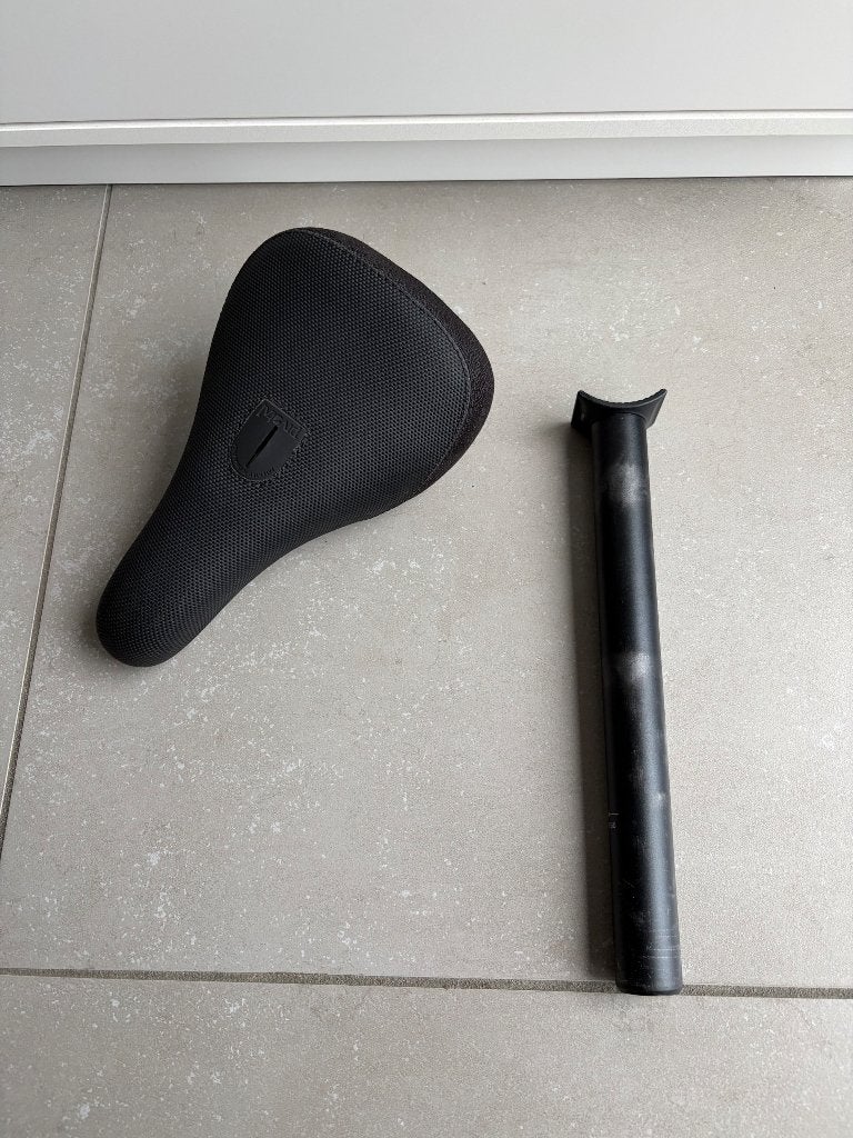 Pivotal bmx zadel en zadelpen seatpost, Fietsen en Brommers, Fietsonderdelen, BMX, Ophalen of Verzenden, Zo goed als nieuw, Pivotal
