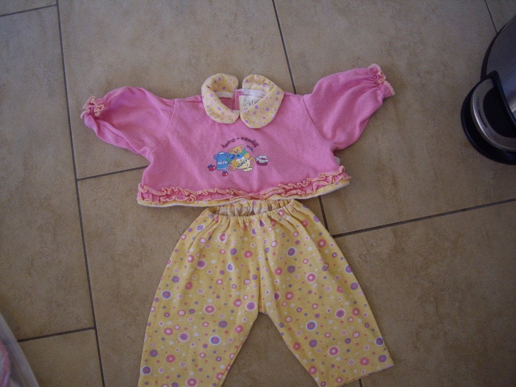 baby chou chou kleertjes €5 pe foto, Kinderen en Baby's, Speelgoed | Poppen, Ophalen of Verzenden, Zo goed als nieuw, Babypop