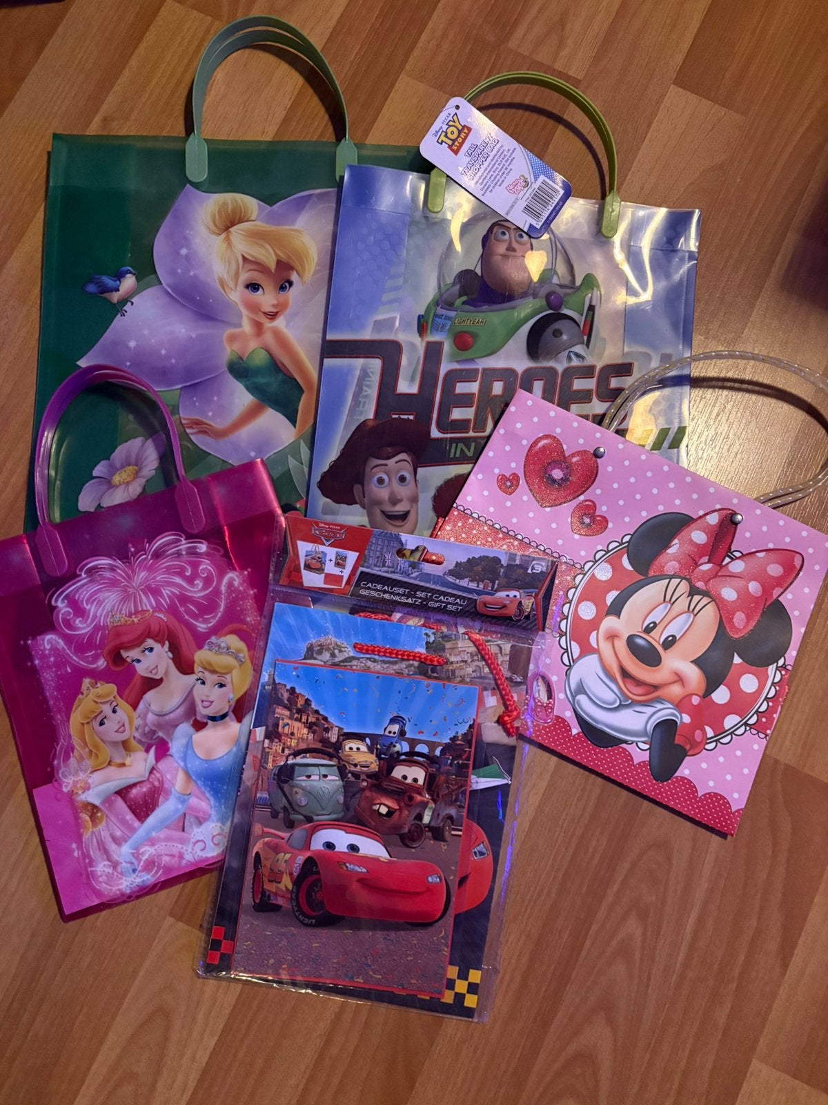 Nieuwe kadotasjes. Verschillnde maten en printjes, Disney, Ophalen of Verzenden, Nieuw, Versiering
