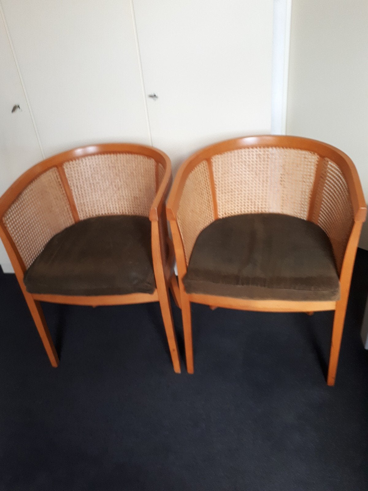 2 stoelen met groene rib kussens., Ophalen of Verzenden, Overige kleuren