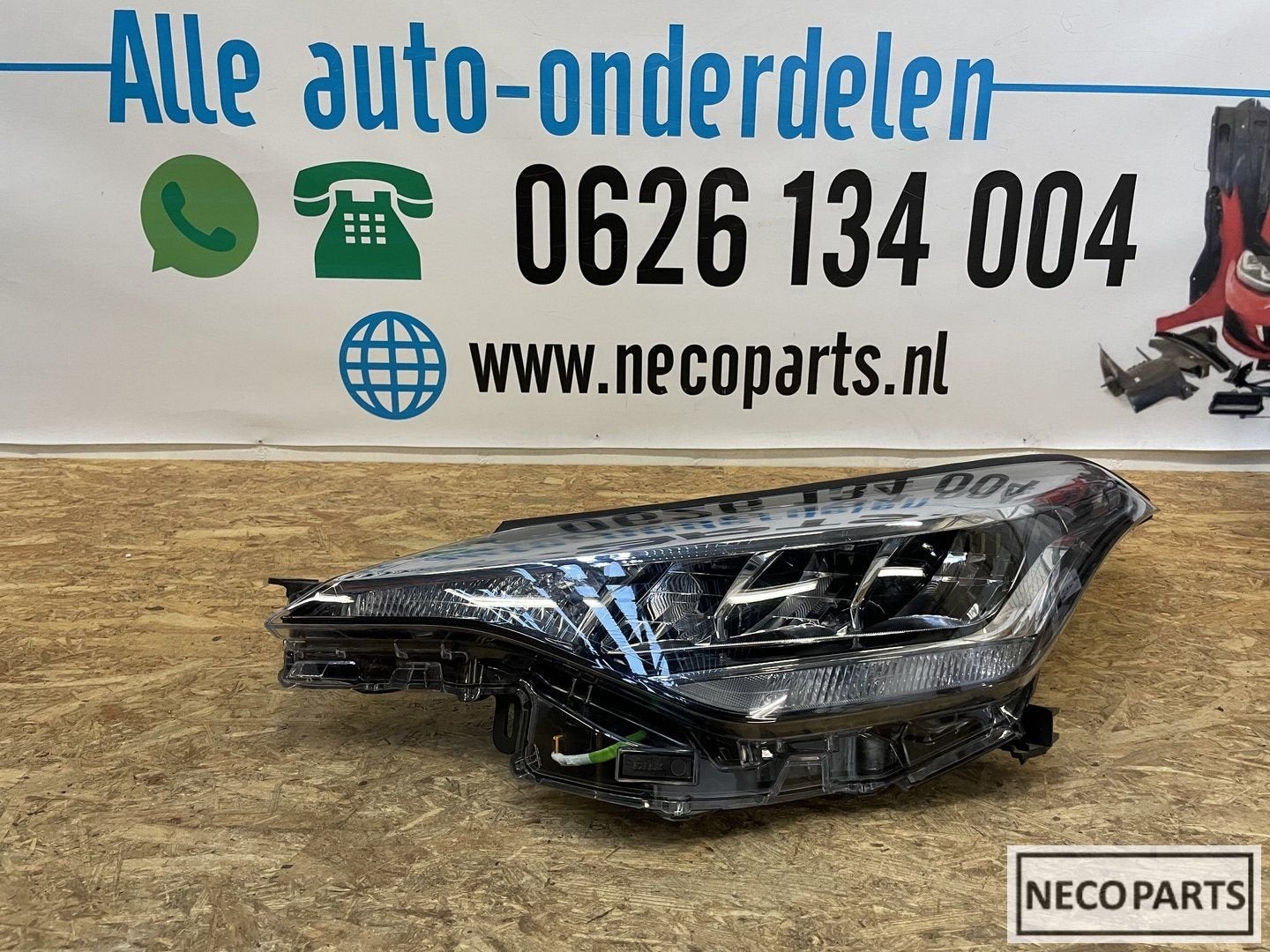 TOYOTA CHR LED KOPLAMP LINKS ORIGINEEL 81150-F4180-00, Gebruikt, -, -, Ophalen of Verzenden