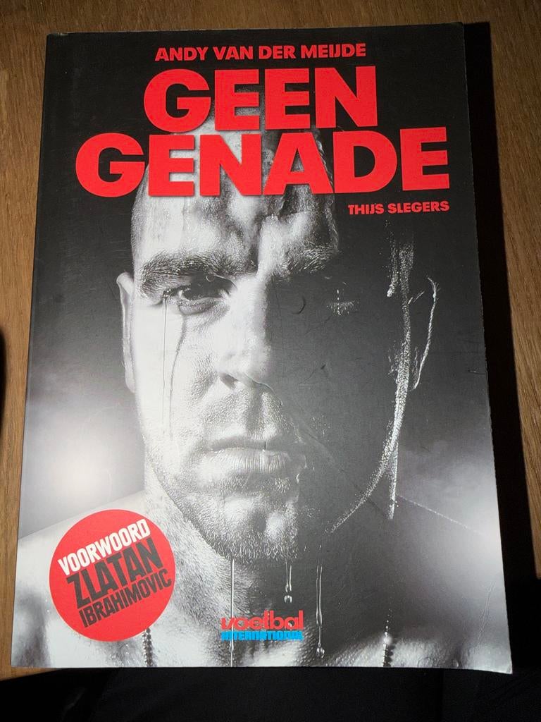 WK7.  Geen Genade - Andy van der Meijde (met Zlatan), Ophalen of Verzenden, Zo goed als nieuw, Overige sporten