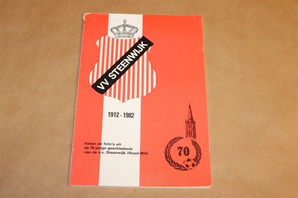 Voetbalvereniging Steenwijk 1912-1982 — Rood-Wit [1982], Boeken, Geschiedenis | Stad en Regio, Ophalen of Verzenden, Gelezen