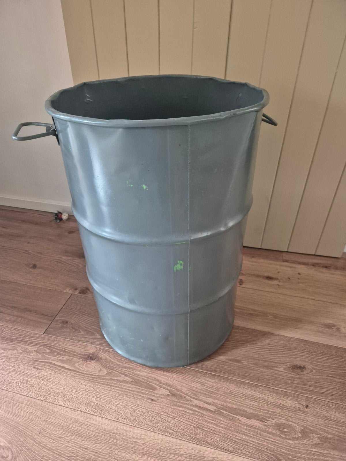 Gratis af te halen: Metalen ton/ bak, Ophalen, Gebruikt, 40 liter of meer, 75 – 100