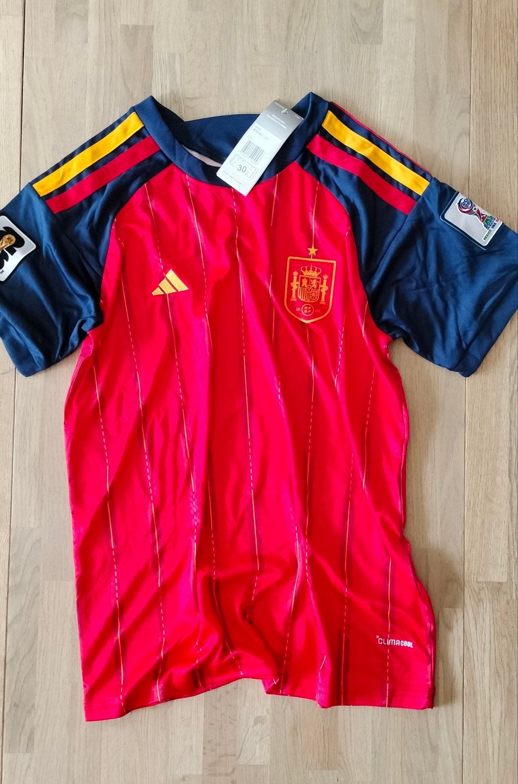 Nieuw Spaans voetbalpakje maat 30 - Shirt met broek, Maat XS of kleiner, Ophalen of Verzenden, Nieuw, Set