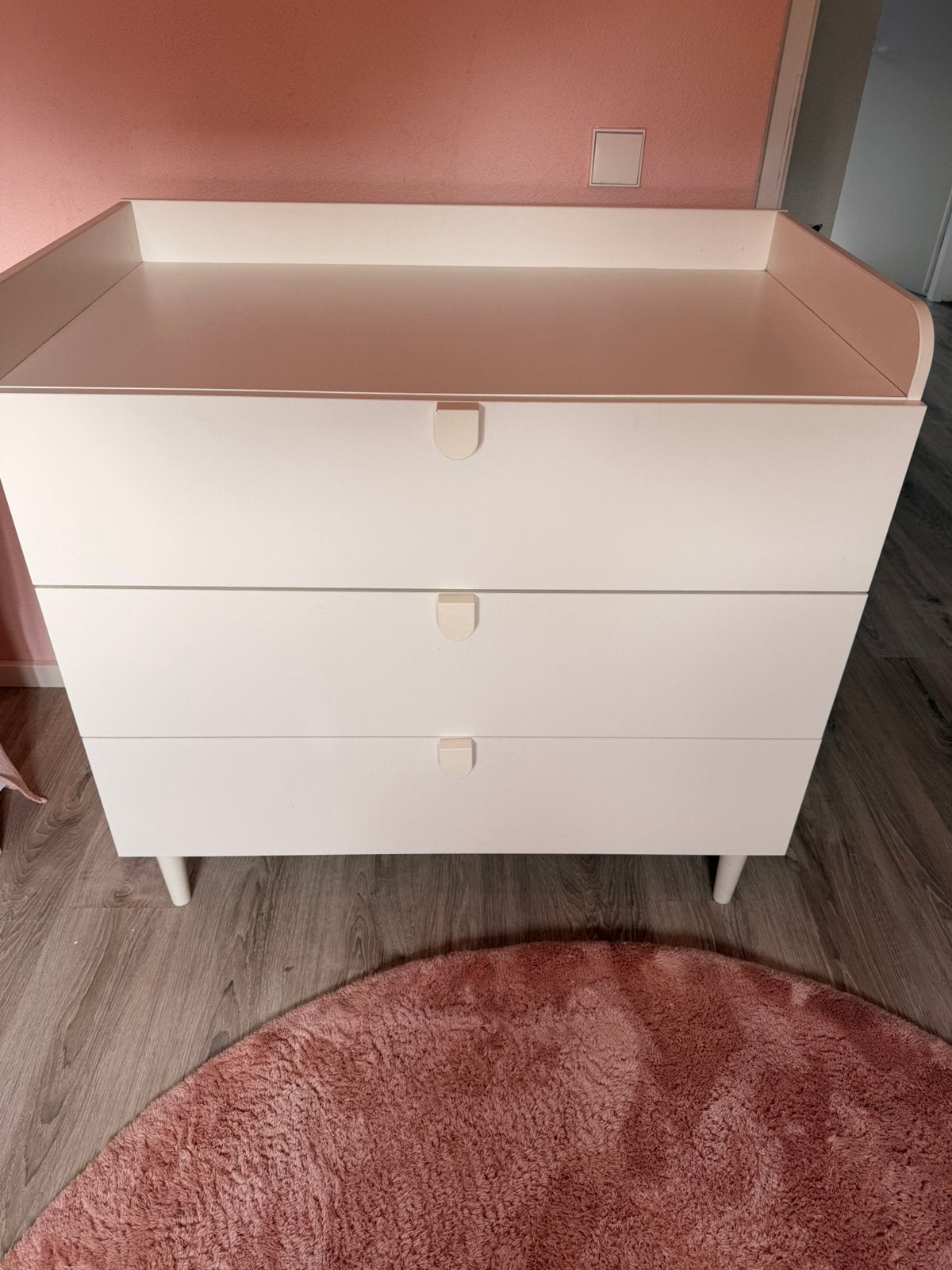 Zeer nette en stevig commode, Ophalen, 50 tot 70 cm, Opstaande rand, 100 cm of meer