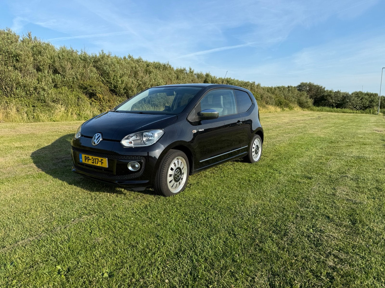 Volkswagen up! 1.0 55KW/75PK 3-DRS 2012 Zwart, 74 pk, Up!, 4 stoelen, Zwart