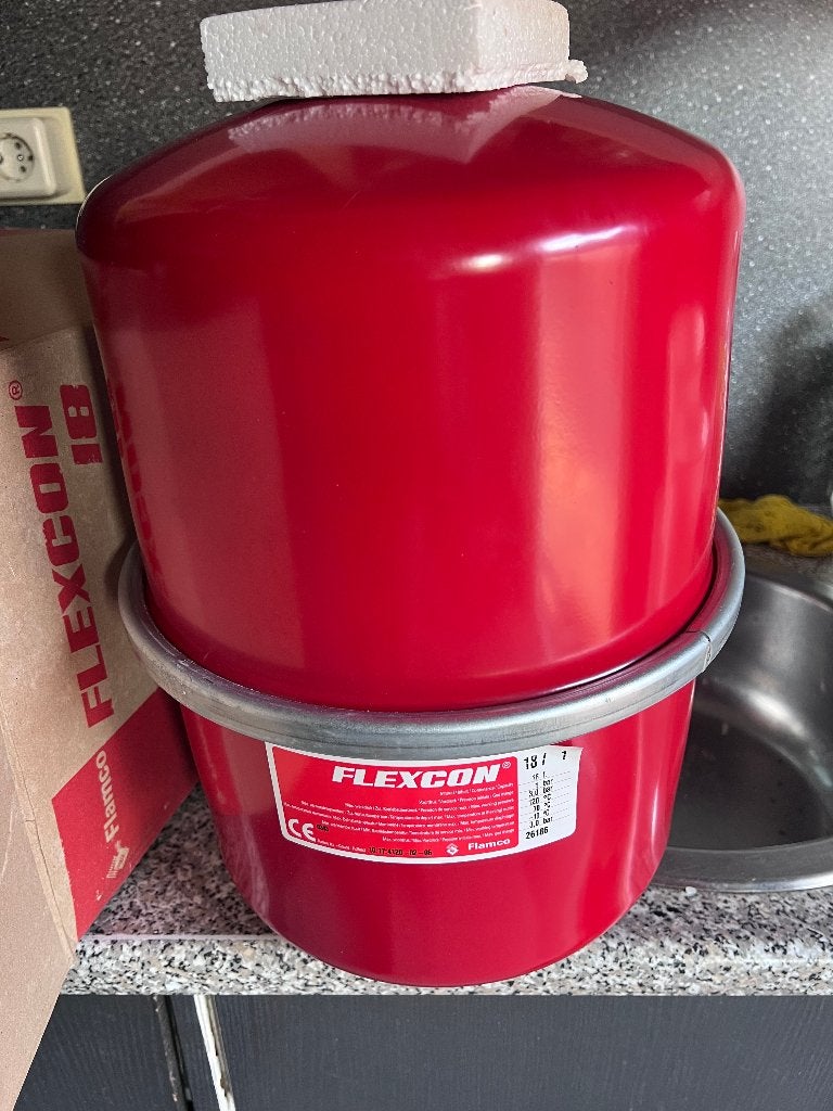 expansievat Nieuw in doos  Flamco Flexcon 18 L en 2 beugels, 30 tot 80 cm, Cv-ketel of Combi-ketel, Nieuw, Minder dan 60 cm