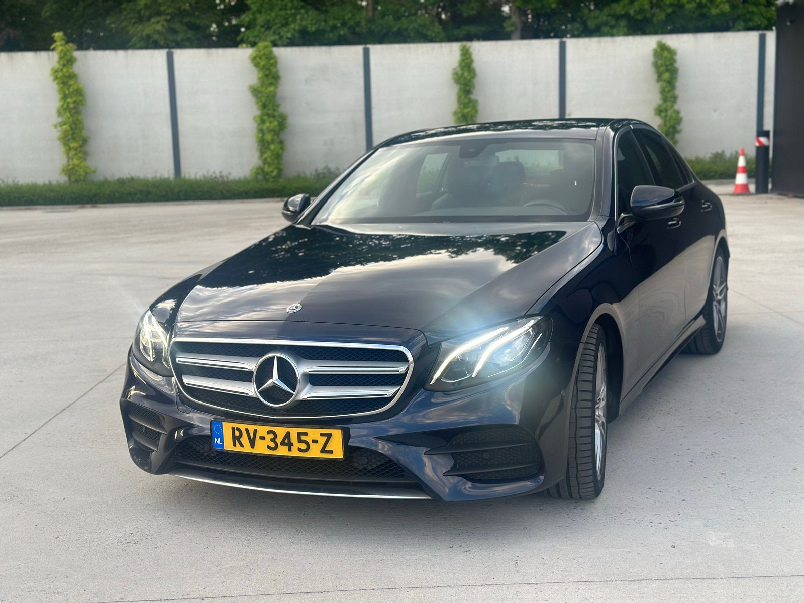 Mercedes-Benz E200 AMG Line | WideScreen | Apple carplay NAP, Auto's, Automaat, Dealer onderhouden, 4 cilinders, Origineel Nederlands