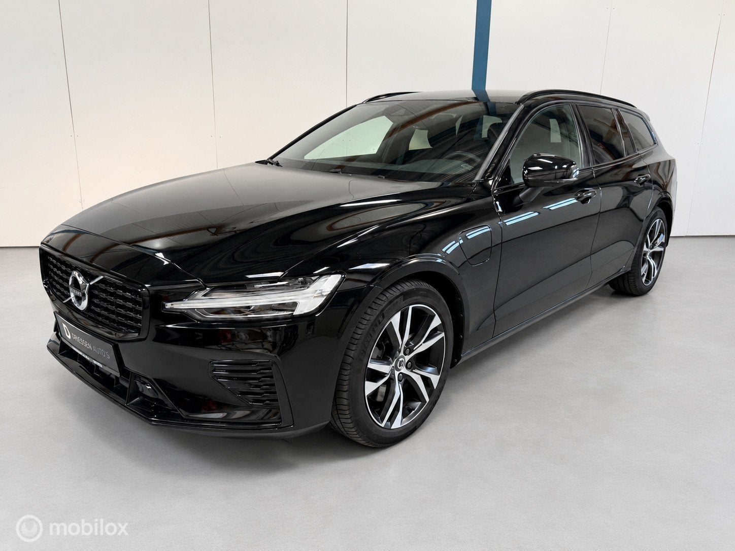 Volvo V60 2.0 T6 Plug-in hybrid AWD Plus Dark LONG RANGE, Auto's, Automaat, Gebruikt, 360° camera, 4 cilinders