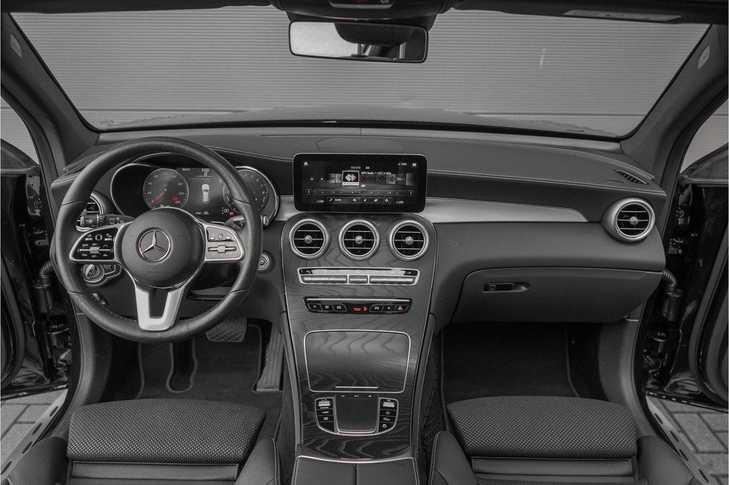 Mercedes-Benz GLC 300e 4MATIC Premium Plus Luchtvering Pano, Auto's, Mercedes-Benz, 12 maanden, Gebruikt, 4 cilinders, 320 pk