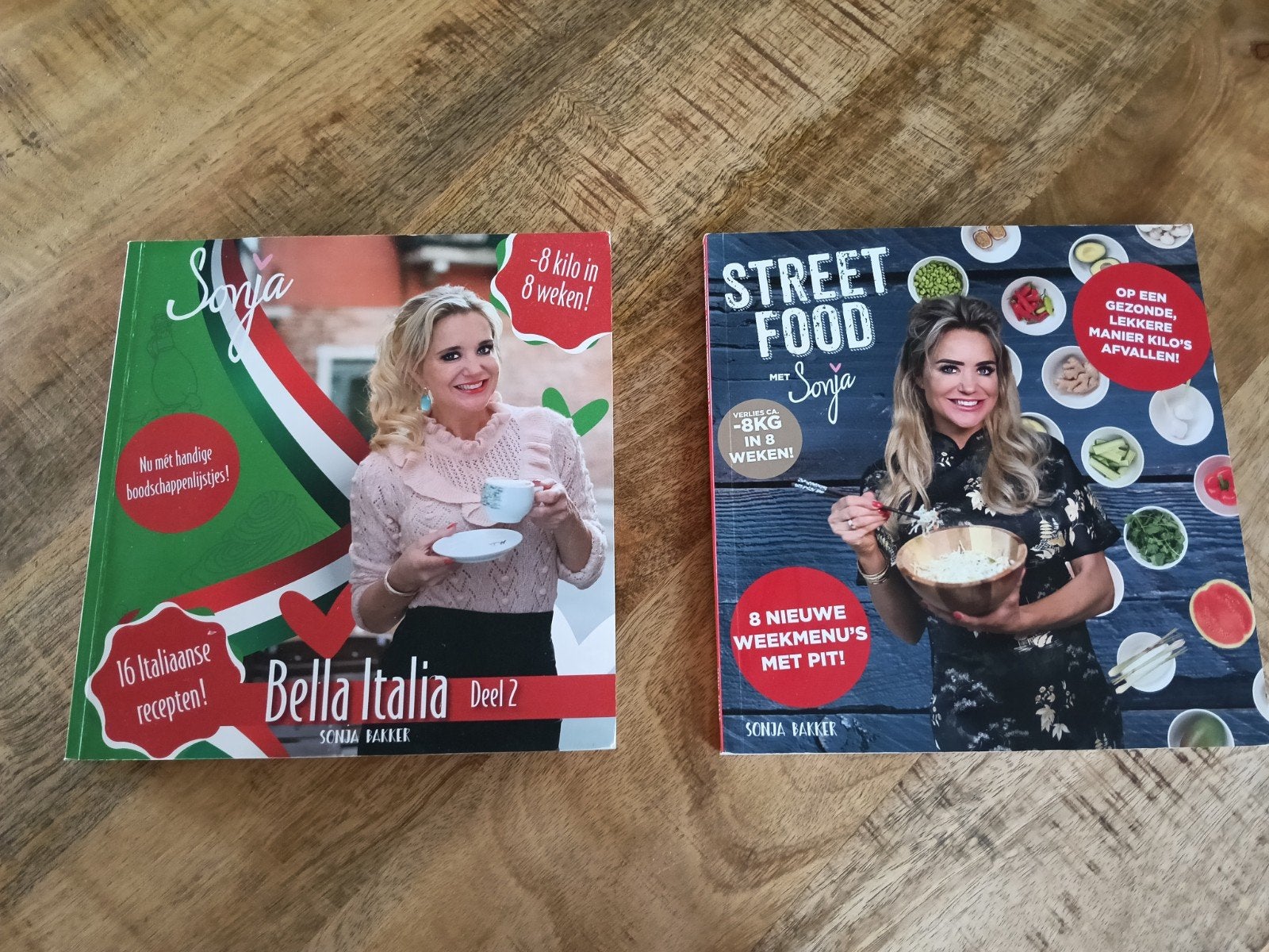 2 Sonja Bakker kookboeken: Bella Italia Deel 2 & Street Food, Italië, Ophalen of Verzenden, Sonja Bakker, Gezond koken