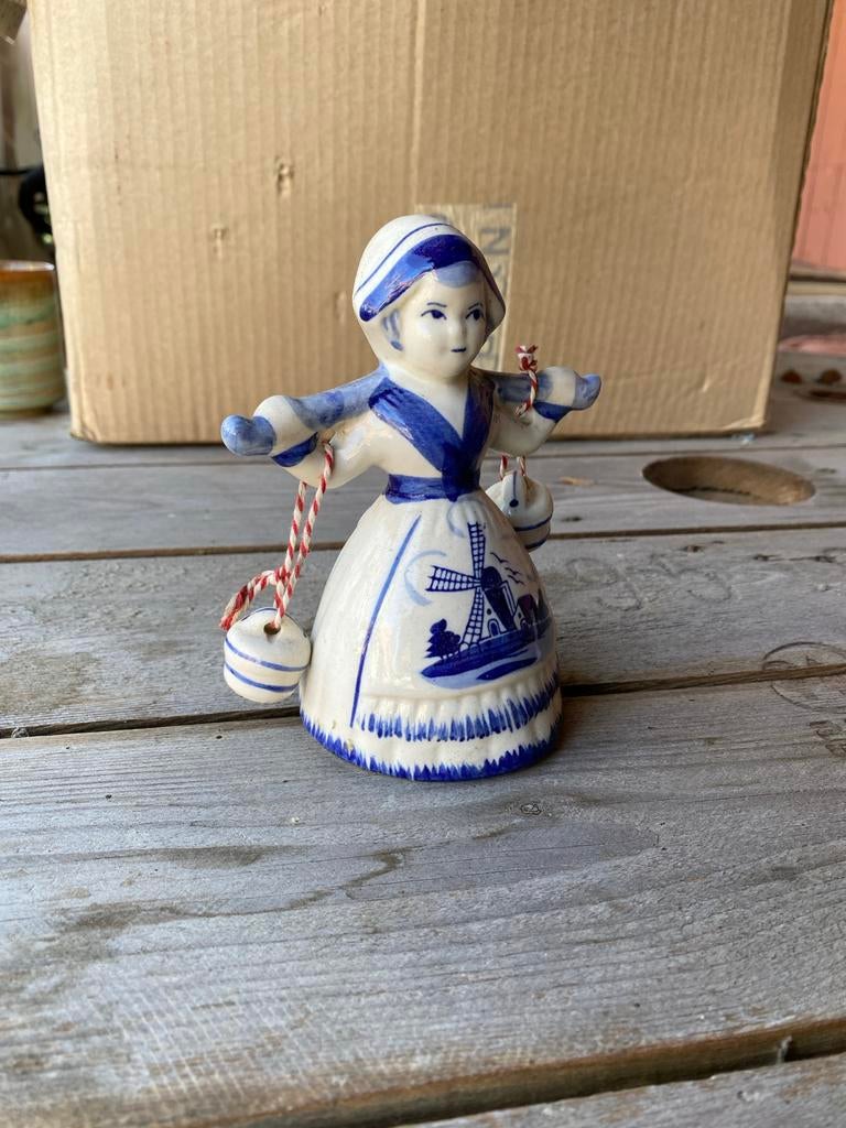Handgeschilderd Delfts Blauw beeldje Hollandse vrouw, Ophalen of Verzenden
