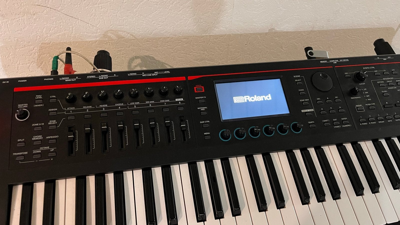 Roland Fantom 06 Synthesizer Workstation - Zo goed als nieuw, 61 toetsen, Roland, Ophalen of Verzenden, Zo goed als nieuw