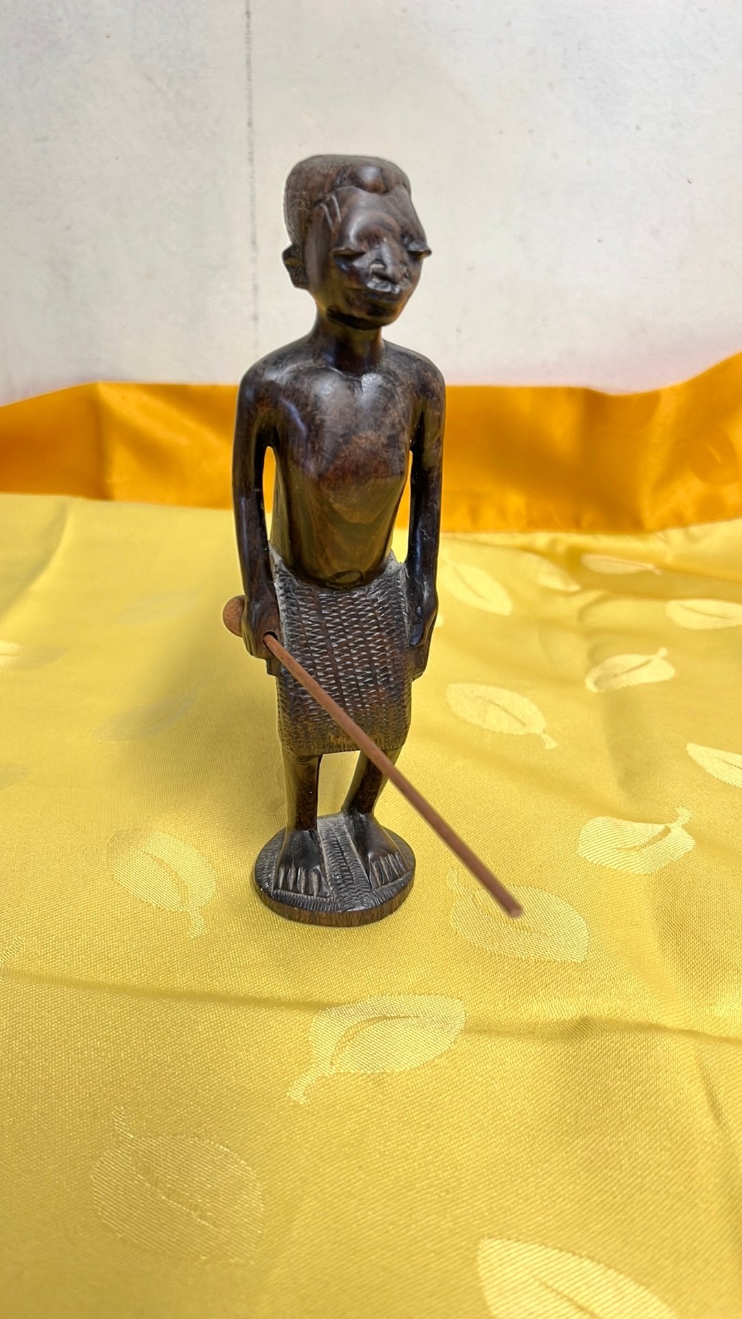 Handgemaakt Afrikaans houten beeldje van een krijger met een, Ophalen of Verzenden