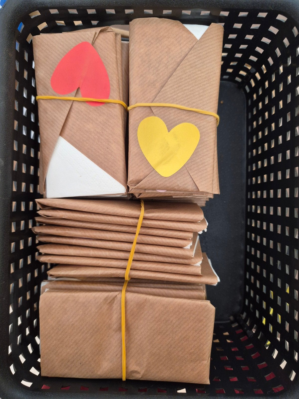 Gratis: tissue zakjes, verschillende kleuren hartjes, Doe-het-zelf en Verbouw, Tegels, Overige materialen, Wandtegels, Nieuw, Minder dan 20 cm