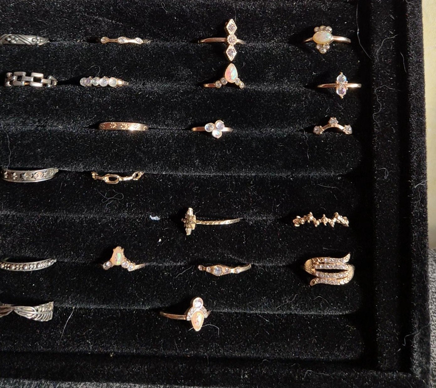 Nieuwe ringen, inclusief display. Maat 14/15 en 17/18, Sieraden, Tassen en Uiterlijk, Ringen, Overige materialen, Nieuw, Ophalen of Verzenden