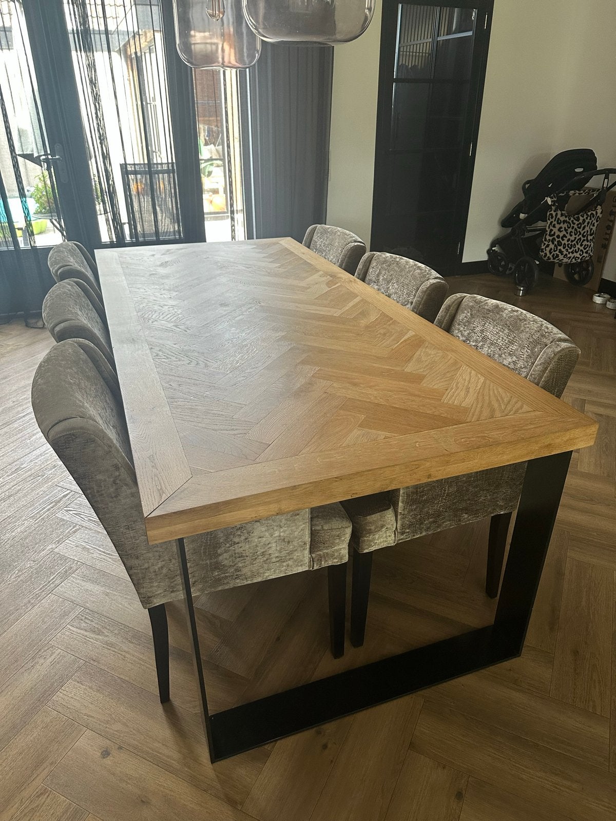 Nette eettafel met visgraat blad - stevig en ruim, Huis en Inrichting, Ophalen, Gebruikt, 200 cm of meer, 50 tot 100 cm