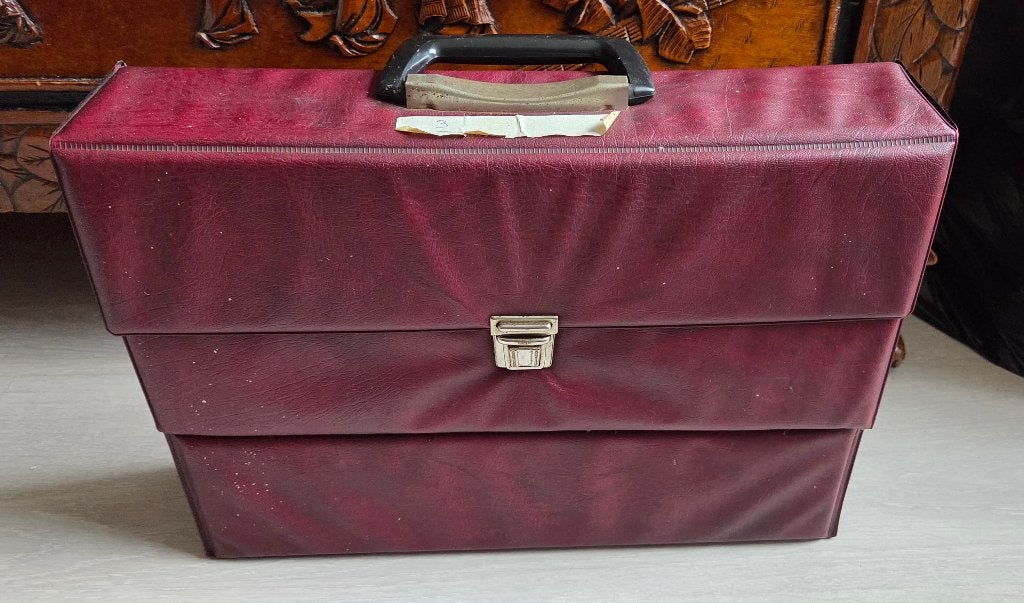 Mooie vintage LP koffer in de kleur bordeau. (3) Br 39 -H 27, Ophalen of Verzenden, Gebruikt