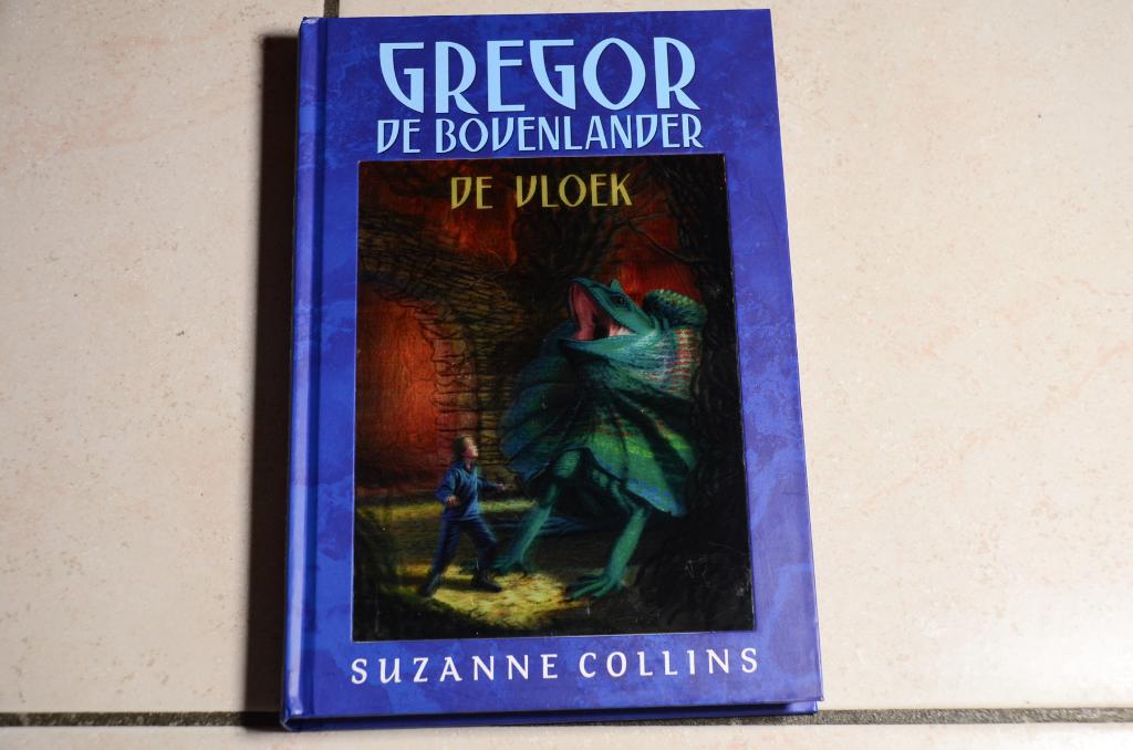 Gregor de Bovenlander / De vloek / Suzanne Collins dl 3   , Boeken, Ophalen of Verzenden, Zo goed als nieuw, Fictie