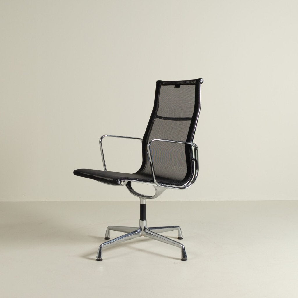 Vitra Eames EA 112 Stoel Zwart Netweave - Chroom, Vitra, Zo goed als nieuw, Niet ingevuld, Niet ingevuld