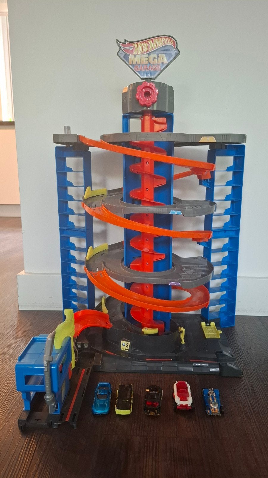 Hot Wheels City Mega Garage met Tankstation én 5 auto's, Ophalen, Zo goed als nieuw